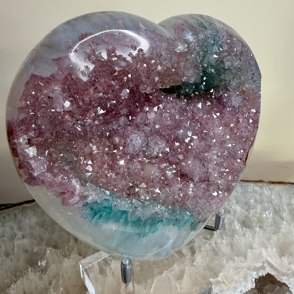 Heart-Shaped Crystal Geode Decor - Picture 3 of 7